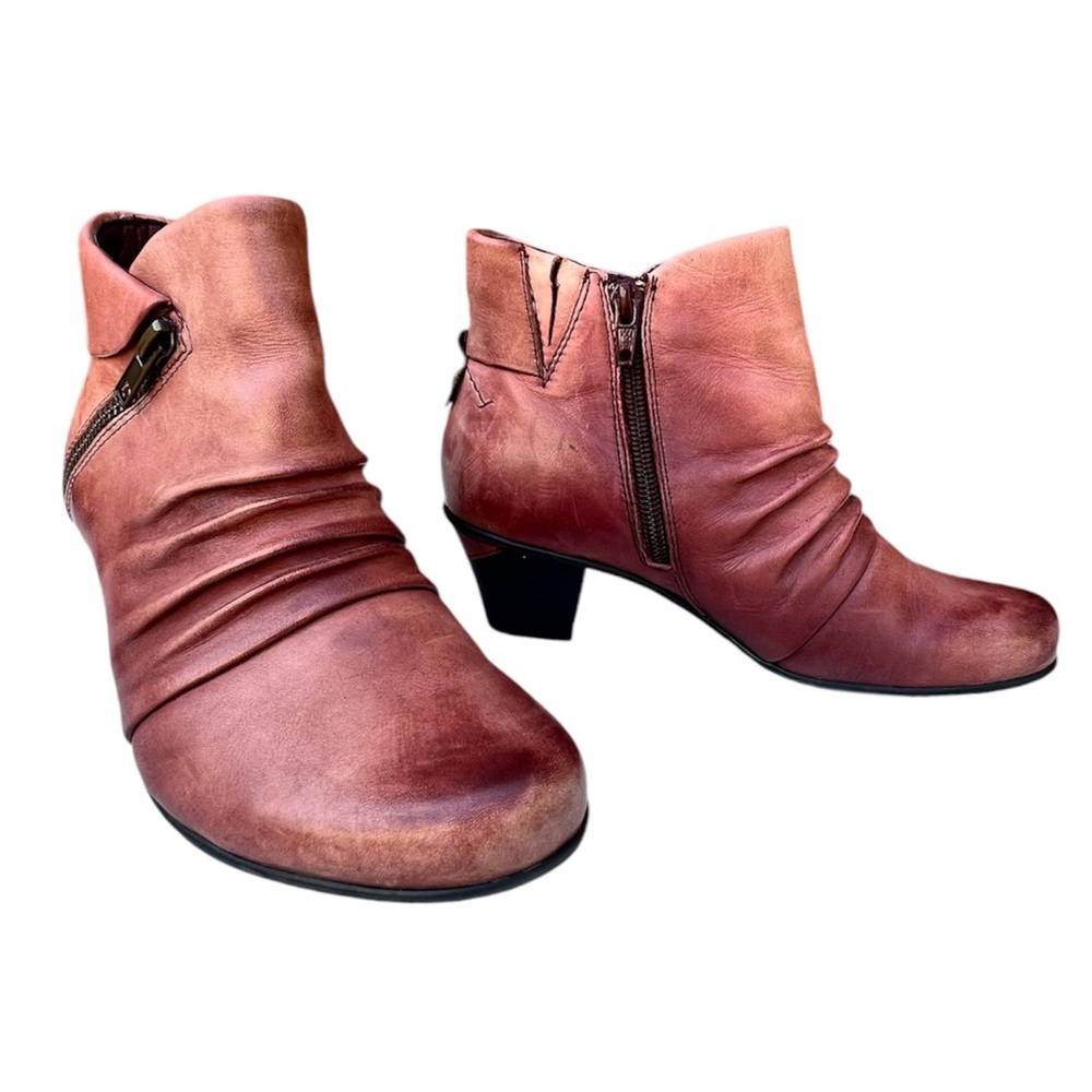 Earth Pegasus ankle booties in the color Merlot Size 5